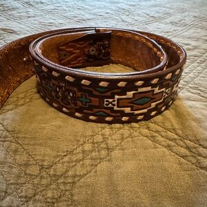 Women’s buckstitch belt